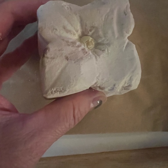 Lush White Floral Bath Bomb Jasmine Fairy - Picture 9 of 9